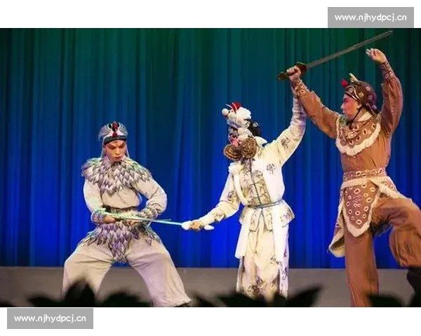 《与凤行》:一段跨越时空的爱恋与权谋,揭开帝国风云背后的秘密 《与凤行》:一段跨越时空的爱恋与权谋,揭开帝国风云背后的秘密