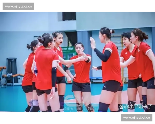 副攻跨界二传笑翻全场！女排训练欢乐多
